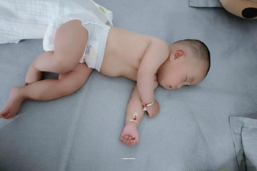 广安六个月宝宝眼睛散光